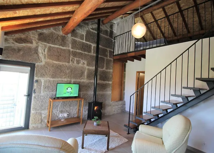 Casas Do Campo Da Moita * Baião